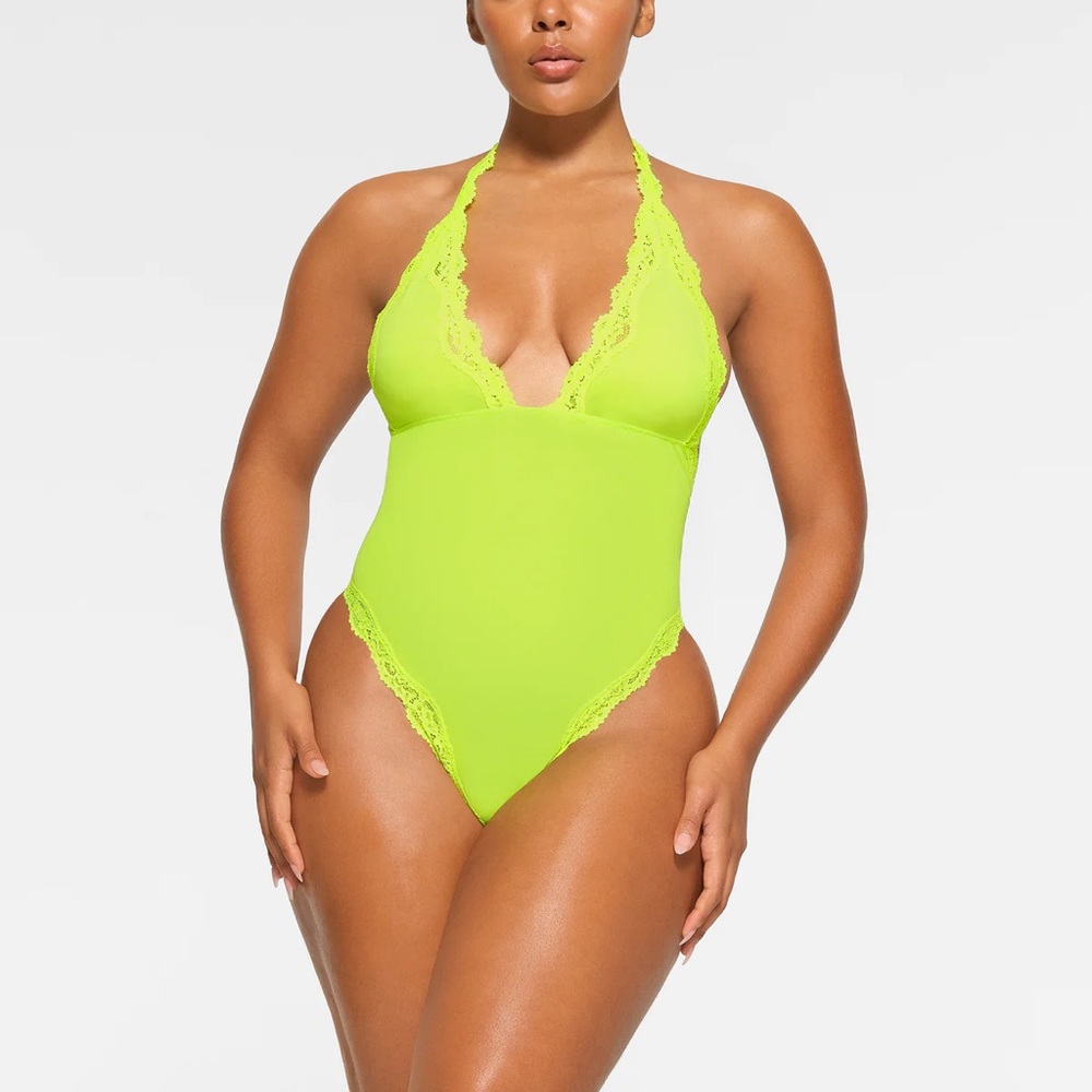 NWT SKIMS SUMMER MESH LACE
DEEP PLUNGE THONG BODYSUIT